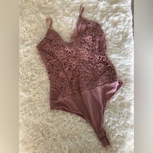 Iris blush lace bodysuit